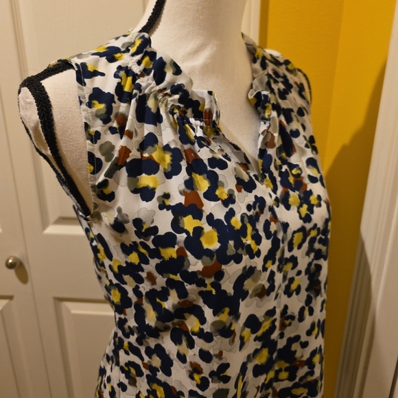 CABI V NECK BLOUSE, SIZE XS - Picture 9 of 10